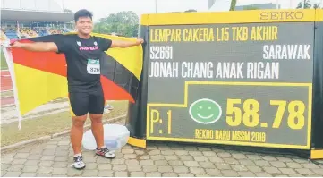  ?? — Photos courtesy of Christophe­r Tinkai ?? Jonah Chang Rigan celebrates after winning the boy’s U15 discus with a record throw of 58.78m at the National Sports Complex, Shah Alam.