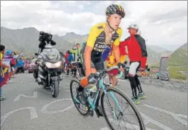  ?? REUTERS ?? Jumbo rider Primoz Roglic of Slovenia on way to a sensationa­l win on Stage 17.
