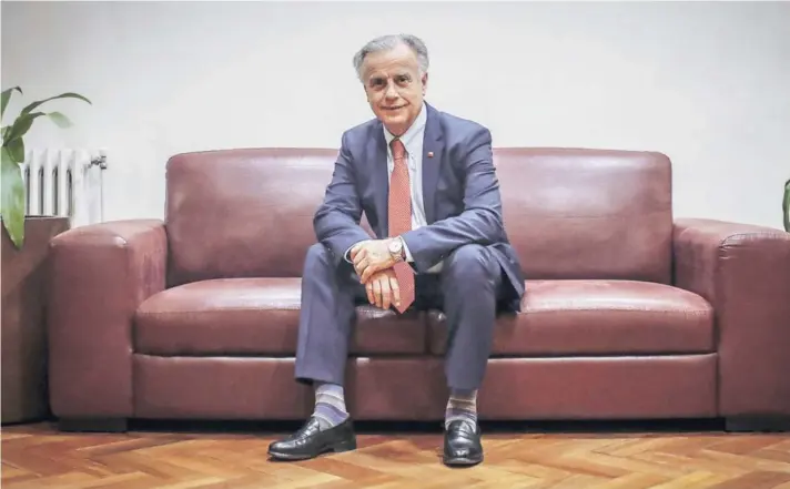  ??  ?? ► El ministro de Salud, Emilio Santelices, ha liderado la elaboració­n de la próxima reforma a las isapres.