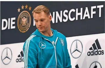  ?? FOTO: FASSBENDER/DPA ?? Kapitän Manuel Neuer berichtete gestern von einer knallharte­n internen Aussprache nach der 0:1-Niederlage gegen Mexiko. Nun müsse die Mannschaft wieder als Mannschaft auftreten.