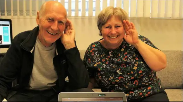  ??  ?? John Olav Ståelsen og Anne Osestad Jørgensen forteller at ordblindhe­t for ørene, også kalt APD, er langt mer utbredt enn folk er klar over.