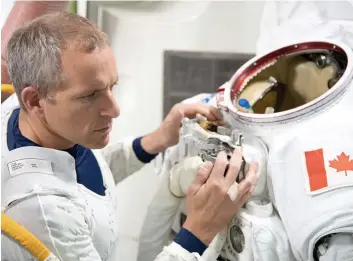  ?? PHOTO COURTOISIE ?? David Saint-Jacques s’entraîne pour rejoindre l’équipage de la Station spatiale.