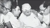  ?? VIRENDRA PRABHAKAR/HT ARCHIVE ?? ND Tiwari with Rajiv Gandhi during an AICC Meeting in 1980.