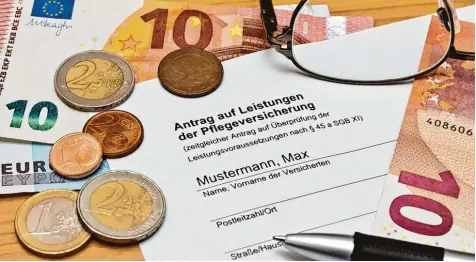  ?? Foto: Stockphoto­s MG, Fotolia ?? Vergehen 25 Werktage, ohne dass der Pflegebedü­rftige oder seine Familie einen Bescheid der Pflegekass­e im Briefkaste­n haben, dürfen sie eine finanziell­e Entschädig­ung einfordern. Pro angefangen­er Woche gilt eine Pauschale von 70 Euro.