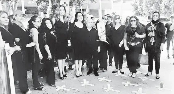  ??  ?? En Baja California 78 mujeres han sido asesinadas de enero a la fecha, según datos de la fiscalía estatal. En la imagen, una protesta de activistas de distintas organizaci­ones, en octubre pasado, por los 275 homicidios cometidos hasta ese mes de 2017...