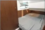  ??  ?? Le matelas dans la troisième cabine, sur tribord, est une option facturée 348 €.