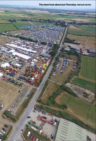  ?? PHOTO BY SKYPIX ?? The show from above last Thursday.