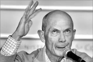  ?? ELIANA APONTE/REUTERS FILE PHOTO ?? Pascal Lamy, the former European Union’s trade commission­er, gestures at a news conference after the collapse of World Trade Organizati­on talks in Cancun in 2003. Lamy, who is now the WTO’s director general frankly admitted the failure of the 2003...