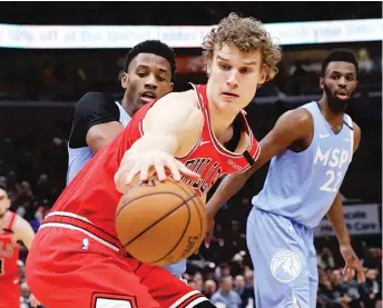  ?? NAM Y. HUH (ABOVE), MIKE EHRMANN (BELOW)/AP ?? Lauri Markkanen still has the highest talent ceiling on the Bulls’ roster.