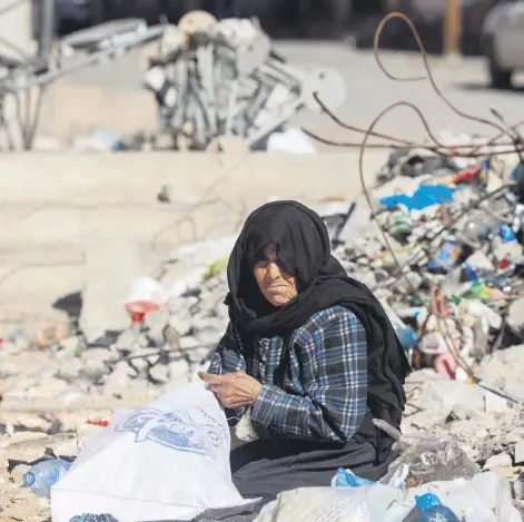  ?? ?? A woman salvages items from the rubble of buildings destroyed by Israeli bombing in Rafah, Gaza Strip, Palestine, Feb. 11, 2024.