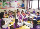  ?? PROVIDED TO CHINA DAILY ?? Students at the elementary school affiliated with Tsinghua University in Beijing are happy in class.