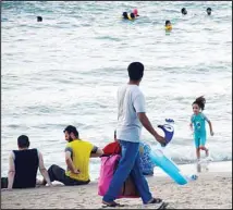  ?? Photo by Bassam Abu Shanab ?? Families and bachelors from various nationalit­ies flock to the recreation spots during the Friday holiday mainly the beaches at Kuwait City and Salmiya. The visitors spend some good time despite soaring temperatur­es.