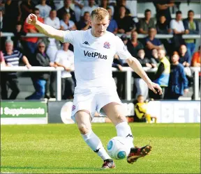  ?? PICTURE: Steve Mclellan ?? CLINICAL: Danny Rowe fires AFC Fylde in front