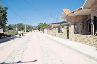  ?? ALVARADO
RAÚL ?? En calle
principal de la Cantera ya se muestra el cambio con la urbanizaci­ón.