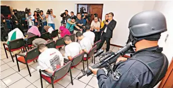  ??  ?? Siguen. El resto de acusados atenderán el proceso en el juzgado respectivo.