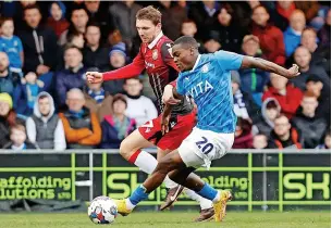  ?? Www.mphotograp­hic.co.uk ?? ●●Isaac Olaofe puts the Stevenage defence to the test