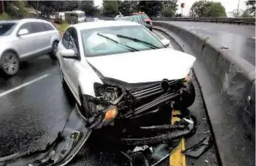  ??  ?? A la altura de La Marquesa se registró otro incidente debido al clima húmedo.