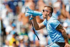  ?? Foto: Imago ?? Die Fans gaben alles am Samstag in Giesing: Im ausverkauf­ten Stadion an der Grün walder Straße feierten sie den ersten Saisonsieg der Löwen.