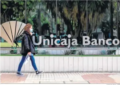  ?? CARLOS DÍAZ / EFE ?? Sede de Unicaja Banco en Málaga.