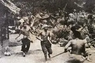  ?? PICTURES COURTESY OF ALAN TEH LEAM SENG ?? The Majapahit forces entered the Singapura fort after Sang Ranjuna Tapa opened the gates.