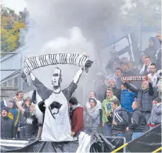  ?? FOTO: HORST HÖRGER ?? Randaliere­nde Ulmer Fans ( hier gegen Trier) haben dem Verein schon in der Vergangenh­eit Probleme gemacht.