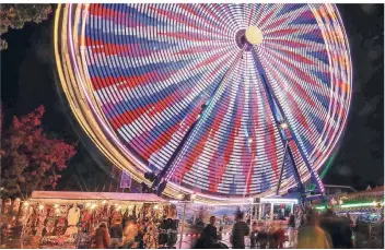  ?? RP-FOTO: JÜRGEN LAASER (ARCHIV) ?? In Hückelhove­n dreht sich das Riesenrad. Bald lockt wieder die große Kirmes in die Innenstadt.