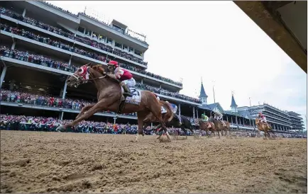  ?? Tribune News Service/lexington Herald Leader ?? With favorite Epicenter and Zandon dueling in front, Rich Strike came charging up the rail for a stunning 80-1 upset in the Kentucky Derby at Churchill Downs on Saturday, May 7 in Louisville, Kentucky.