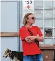  ?? Foto: Dagmar Hub ?? Kennt das Leben auf der Straße: Lenny mit seinem Hund.