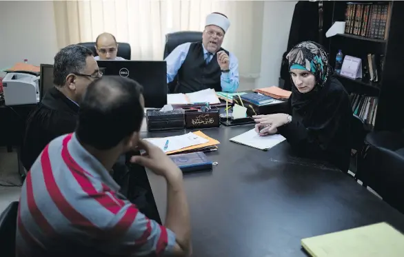  ?? PHOTOS: DUSAN VRANIC/ THE ASSOCIATED PRESS ?? Palestinia­n divorce lawyer Reema Shamasneh, right, argues a case in the Islamic family court in Ramallah, West Bank.