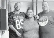  ?? MIKE STOCKER/SOUTH FLORIDA SUN SENTINEL ?? Dennis Green Sr. and Nicole Reliford with their son, Dennis Green Jr., on Friday outside of their Opa-Locka apartment. The parents were recently released early from prison.