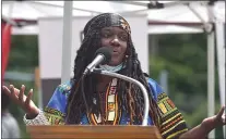  ?? PETE BANNAN - MEDIANEWS GROUP ?? A number of artists read their poetry, including Eboni Ferguson of Lansdowne who read two poems focusing on homeless veterans, homeless heroes and inspiring black women.