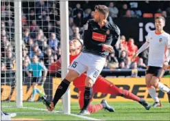  ??  ?? EL CURSO PASADO. David López anotó un gol en Mestalla.