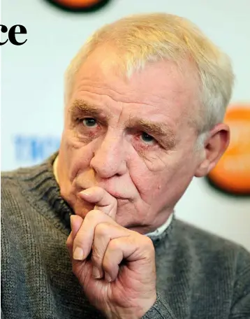  ??  ?? UNSUSTAINA­BLE: Eamon Dunphy in his old RTE job as a pundit. He has his own podcast now