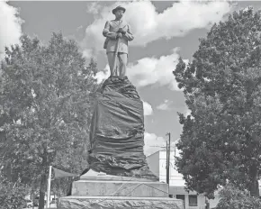  ?? KIM CHANDLER/AP FILE ?? The United Daughters of the Confederac­y is opposing a lawsuit that could lead to the removal of a Confederat­e monument in Tuskegee, Ala.