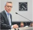  ?? FOTO: DPA ?? „Wir sind nicht Burka“: Bundesinne­nminister Thomas de Maizière (CDU) hat die Leitkultur-Debatte im Bund wiederbele­bt.