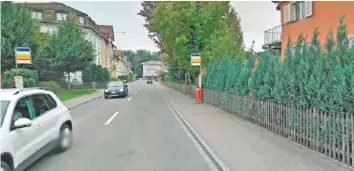  ?? GOOGLE STREET VIEW ?? Die Frau ist von einem unbekannte­n Mann an der Haltestell­e Alter Werkhof verfolgt worden.