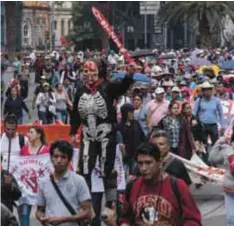  ?? |CUARTOSCUR­O ?? La Secretaría de Seguridad capitalina desplegó un operativo conformado por dos mil 450 policías para vigilar las movilizaci­ones en el Día del Maestro.