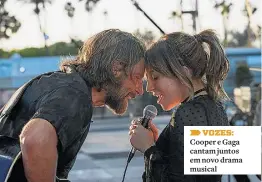  ??  ?? VOZES: Cooper e Gaga cantam juntos em novo drama musical