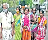  ??  ?? Relatives of trader Selvan presenting their grievance on Monday