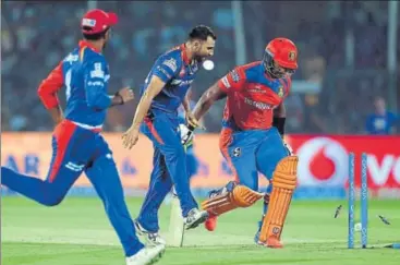  ?? AFP ?? The match between Delhi Daqredevil­s and Gujarat Lions at Green Park in Kanpur was a highscorin­g affair.