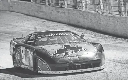  ?? DAVE KALLMANN/MILWAUKEE JOURNAL SENTINEL ?? Matt Kenseth waves to fans as he completes a backward victory lap during the Slinger Nationals at Slinger Speedway.