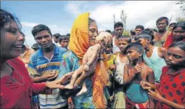  ?? REUTERS ?? A Rohingya refugee woman cries as she holds her 40dayold son, who died as a boat capsized in the shore of Shah Porir Dwip in Teknaf, Bangladesh, on Thursday.