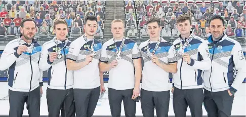  ??  ?? SILVER LINING: Team Mouat after finishing World Championsh­ip runners-up to Swede Niklas Edin’s rink in Calgary.