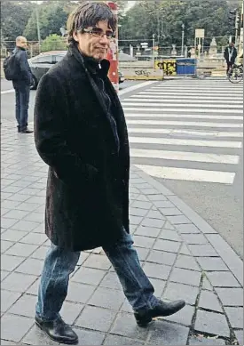  ?? MARK CARLSON / AP ?? Puigdemont el pasado día 31 en la calle Froissart de Bruselas