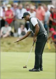  ?? ALASTAIR GRANT — THE ASSOCIATED PRESS ?? Tiger Woods of the US watches his putt on the 14th green during the third round of the British Open Golf Championsh­ip in Carnoustie, Scotland, Saturday.