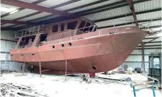  ??  ?? TOP Bill’s skills as a metalworke­r enabled him to build the entire hull from scratch
ABOVE He made the wheelhouse roof removeable so it can be moved out of the shed
LEFT: Much of it was done using old school skills and craftsmans­hip honed over years of experience