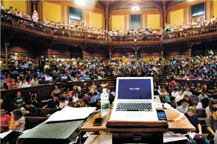  ?? JOSEPH ONG VIA THE NEW YORK TIMES ?? The lecture hall at Harvard University for the CS50 computer science class in the fall of 2013. In the fall of 2016, more than 60 computer science students at Harvard were referred to the university’s honor council, which investigat­es cheating...