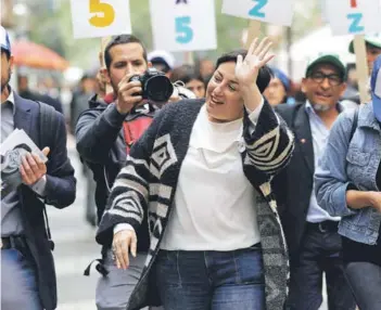  ??  ?? ► La abanderada del Frente Amplio, Beatriz Sánchez.