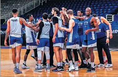  ??  ?? LOS ‘TERCIOS DE IBON’. El UCAM Murcia aspira a suceder al Tenerife como campeón de la Champions.