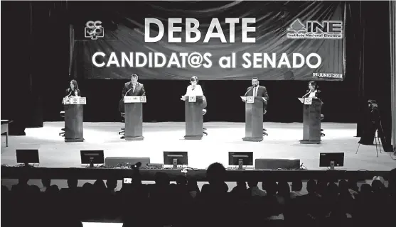  ?? ARTURO SALAZAR ?? El segundo debate se realizó en las instalacio­nes del Teatro Dolores del Río de la Casa de la Cultura de Gómez Palacio.